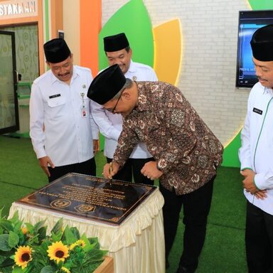Staf Khusus Menteri Agama RI Resmikan “e-LIB Megabara”
