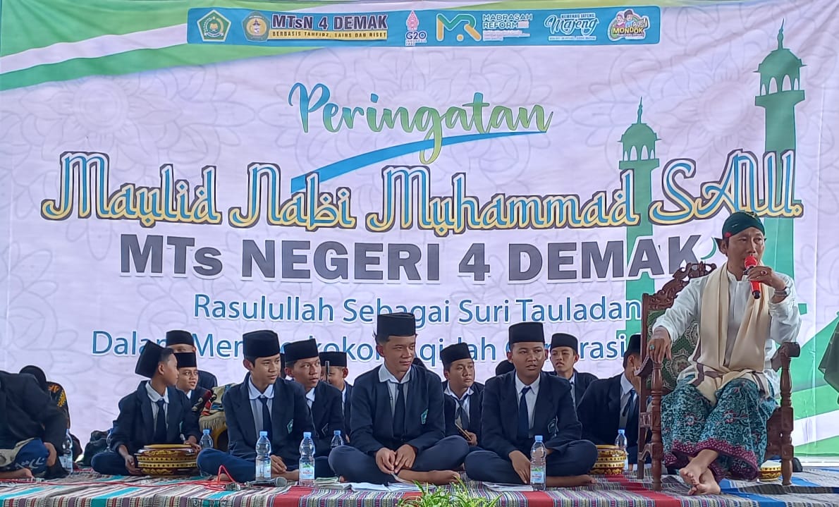 Tumbuhkan Rasa Cinta Generasi Milenial Kepada Rasulullah, MTs N 4 Demak Selenggarakan Peringatan Maulid Nabi Muhammad SAW