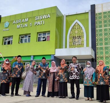 Kasubdit Kesiswaan-KSKK Madrasah Kagumi Prestasi MTsN 1 Pati