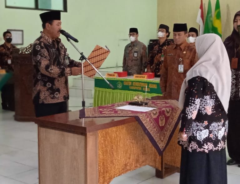 Kakankemenag Kudus Lantik Pejabat Pengawas MI