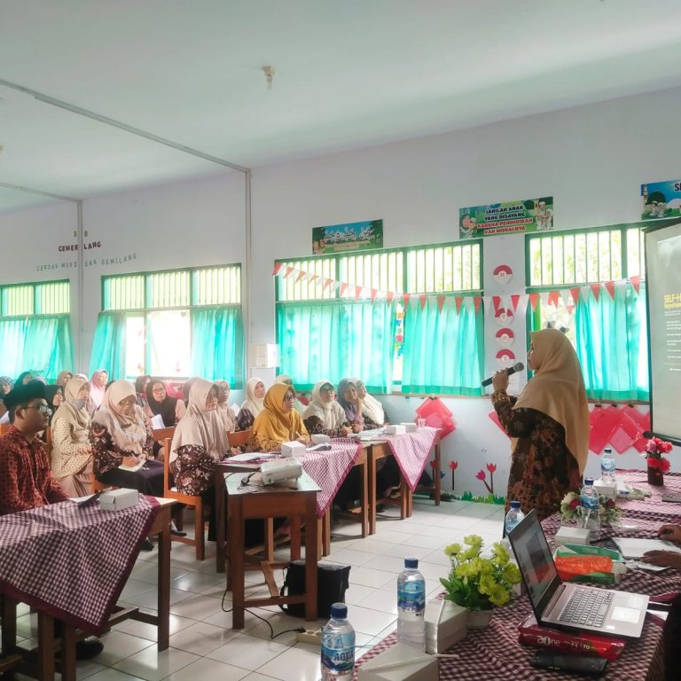 Bijak Menghadapi Remaja Pasca Pandemi dan Kiat Memilih Sekolah Lanjutan, Parenting MIN 1 Kebumen