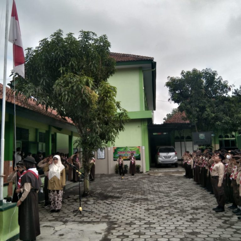 Upacara Peringatan Hari Kesaktian Pancasila MIN 1 Kebumen