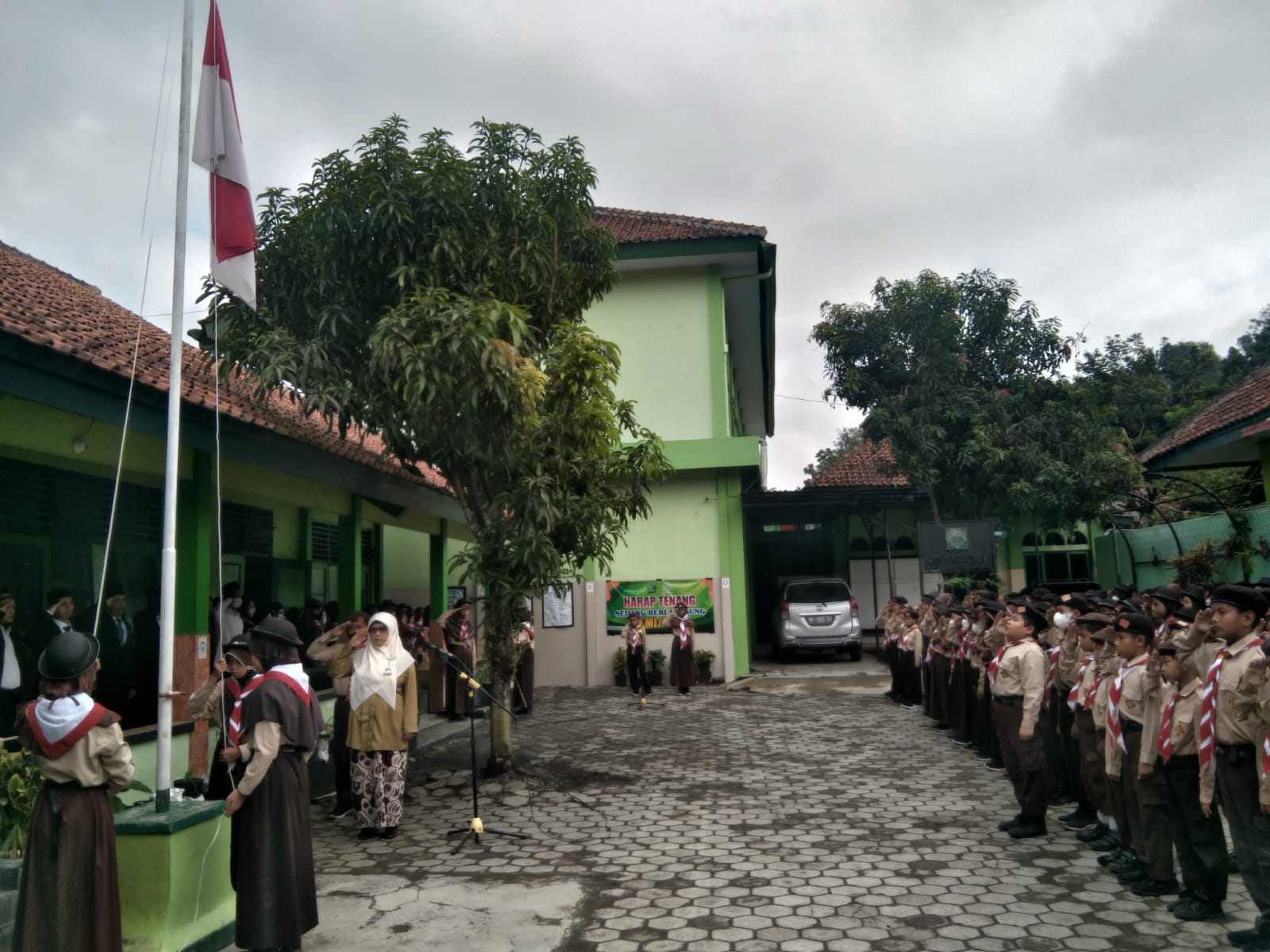 Upacara Peringatan Hari Kesaktian Pancasila MIN 1 Kebumen