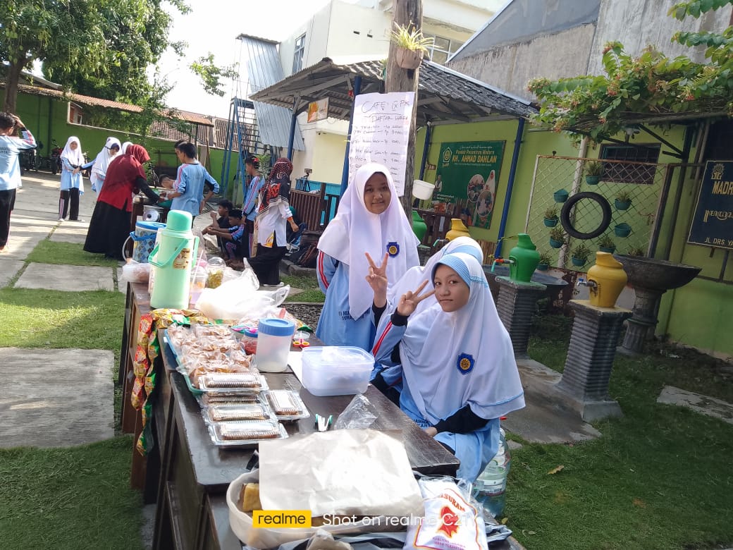 Market Day Latih Siswa MTs Muhammdiyah Surakarta Dibidang Enterpreneur