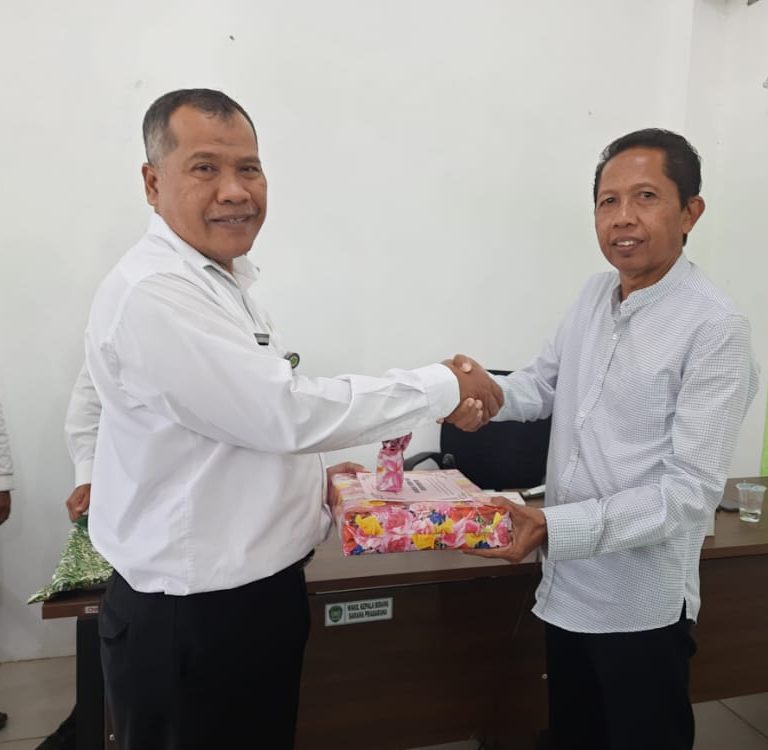 Lepas Pegawai Purna Tugas, MTsN 7 Kebumen Gelar Acara Perpisahan