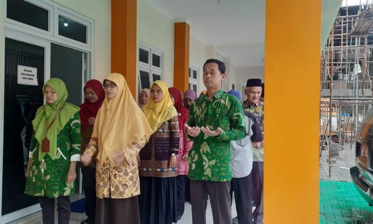 Meski Hujan, Apel Pagi Di Kemenag Kebumen Tetap Dilaksanakan