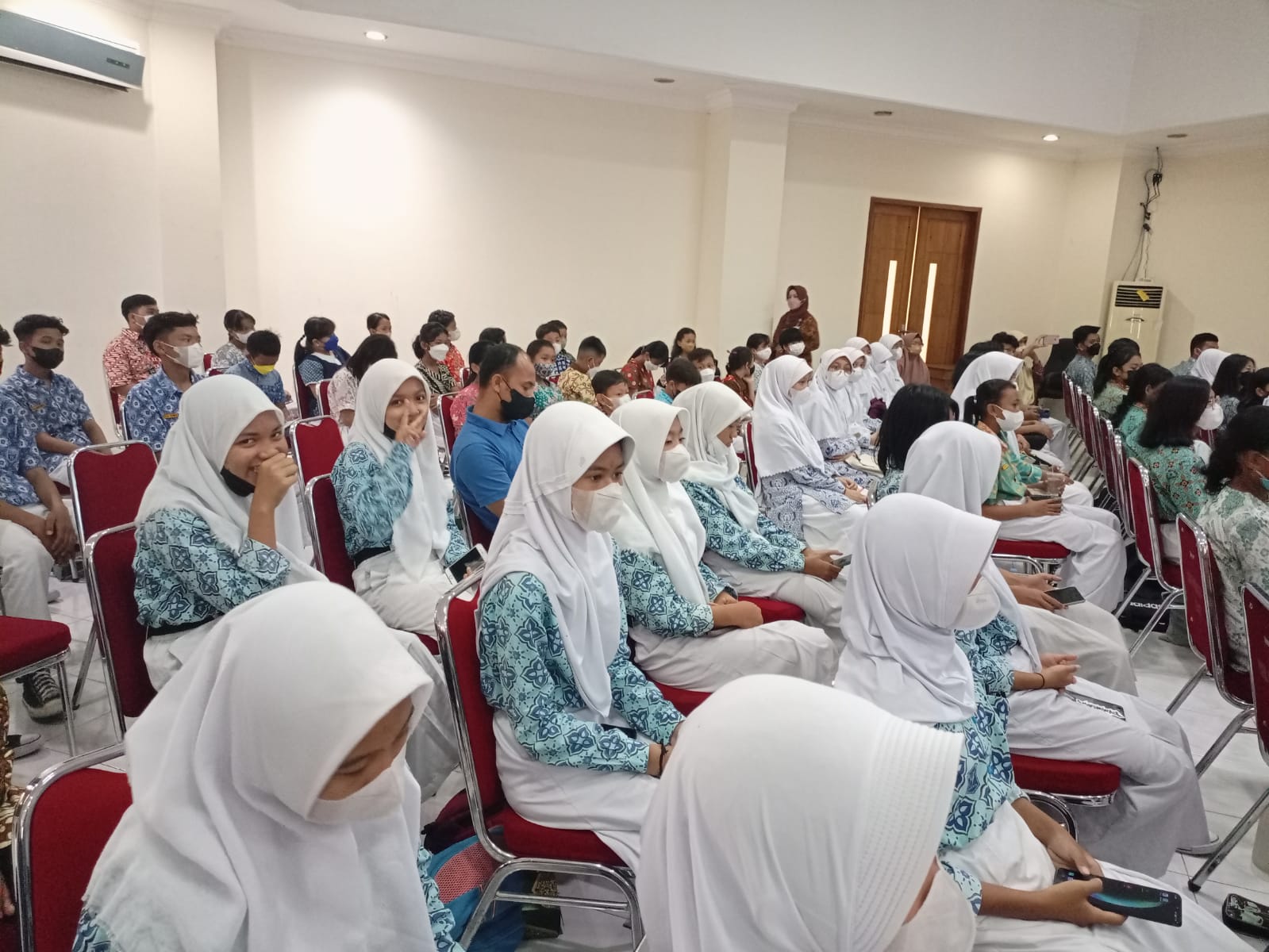 Siswa Madrasah Belajar Kespro dan Bahaya Narkoba bersama DP3AP2KB