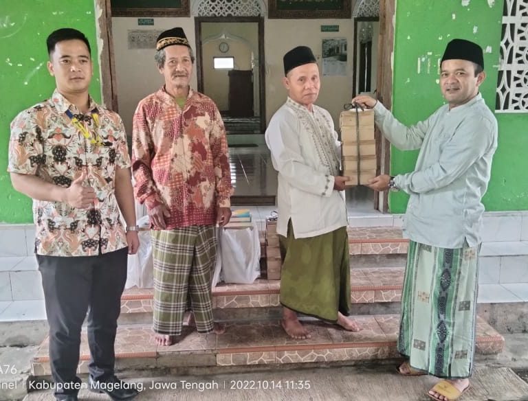 Penyuluh Agama Islam KUA Srumbung Galakkan Program Sedekah Jum’at di Masjid Kawasan Strategis