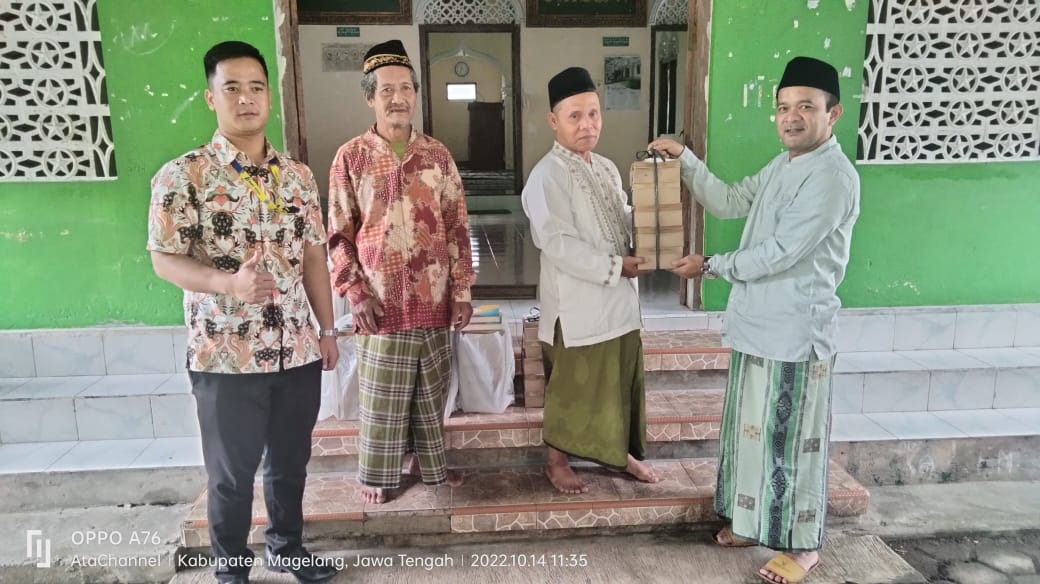 Penyuluh Agama Islam KUA Srumbung Galakkan Program Sedekah Jum’at di Masjid Kawasan Strategis