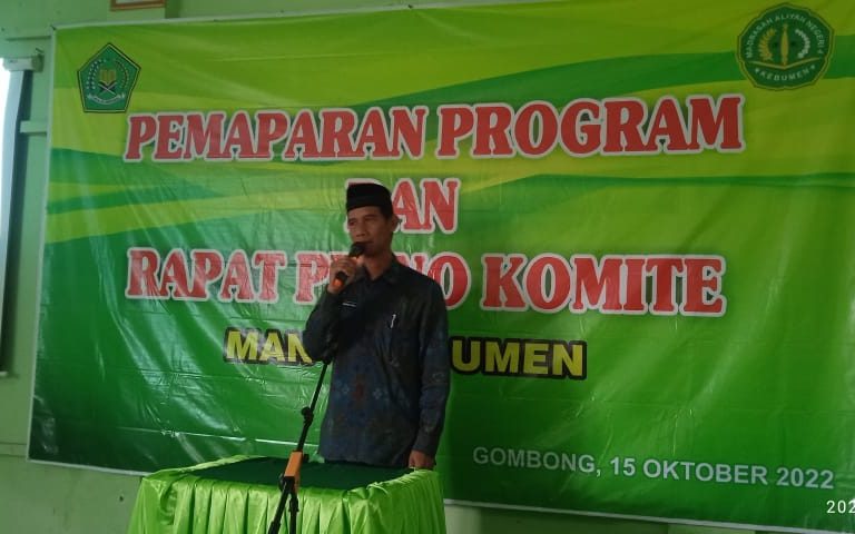 Rapat Pleno Komite, Kepala MAN 4 Kebumen Sosialisasikan Komitmen Madrasah