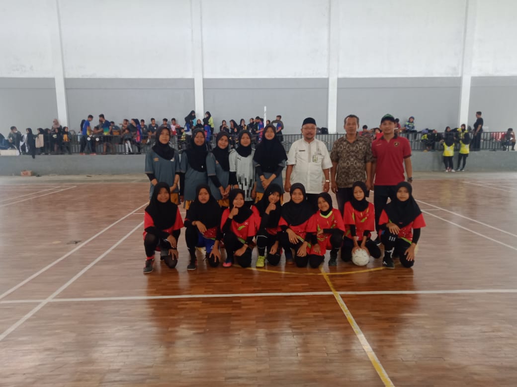 Jajaki Kemampuan,Tim Voli dan Futsal  MTsN 6 Kebumen Jalani Laga Persahabatan