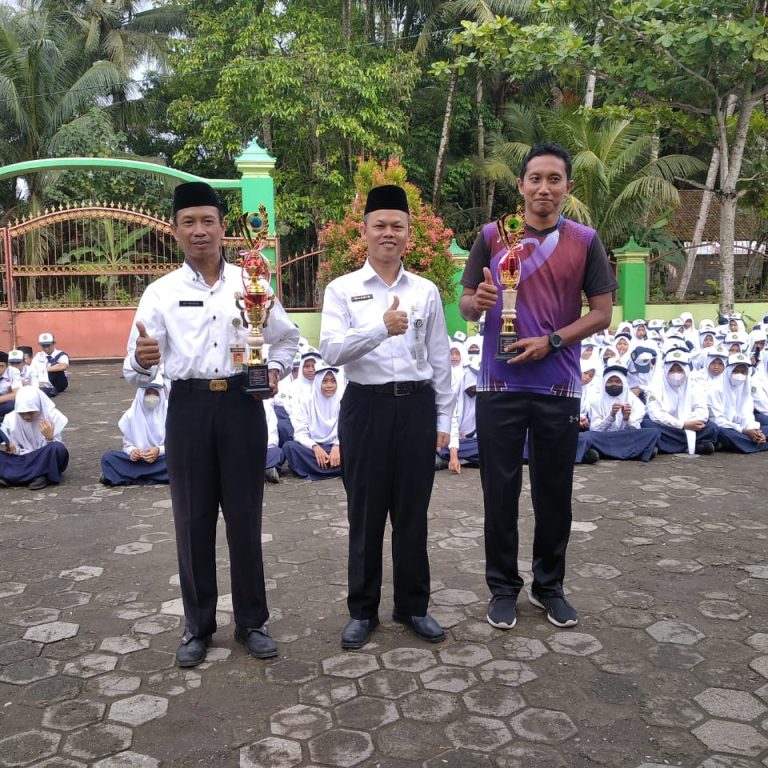 Porseni HUT ke-77 PGRI, MTs Negeri 3 Kebumen Sabet 2 Piala