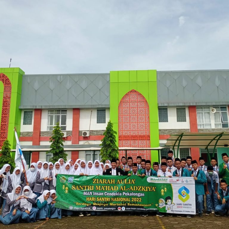 Ma’had Al-AdzKiya Madrasah Aliyah Negeri (MAN) Insan Cendekia (IC) Kota Pekalongan Gelar Kegiatan Ziarah Para Auliya’