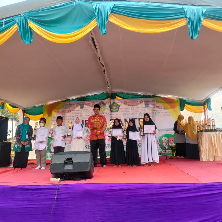 Pawai Ta’aruf HSN Secang Dimeriahkan Ribuan Santri