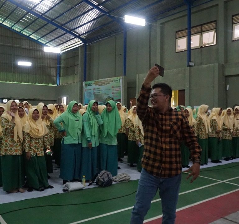 Tingkatkan Budaya Literasi, MAN 1 Kebumen Gelar Talkshow Menjadi Penulis Handal di Era Digital