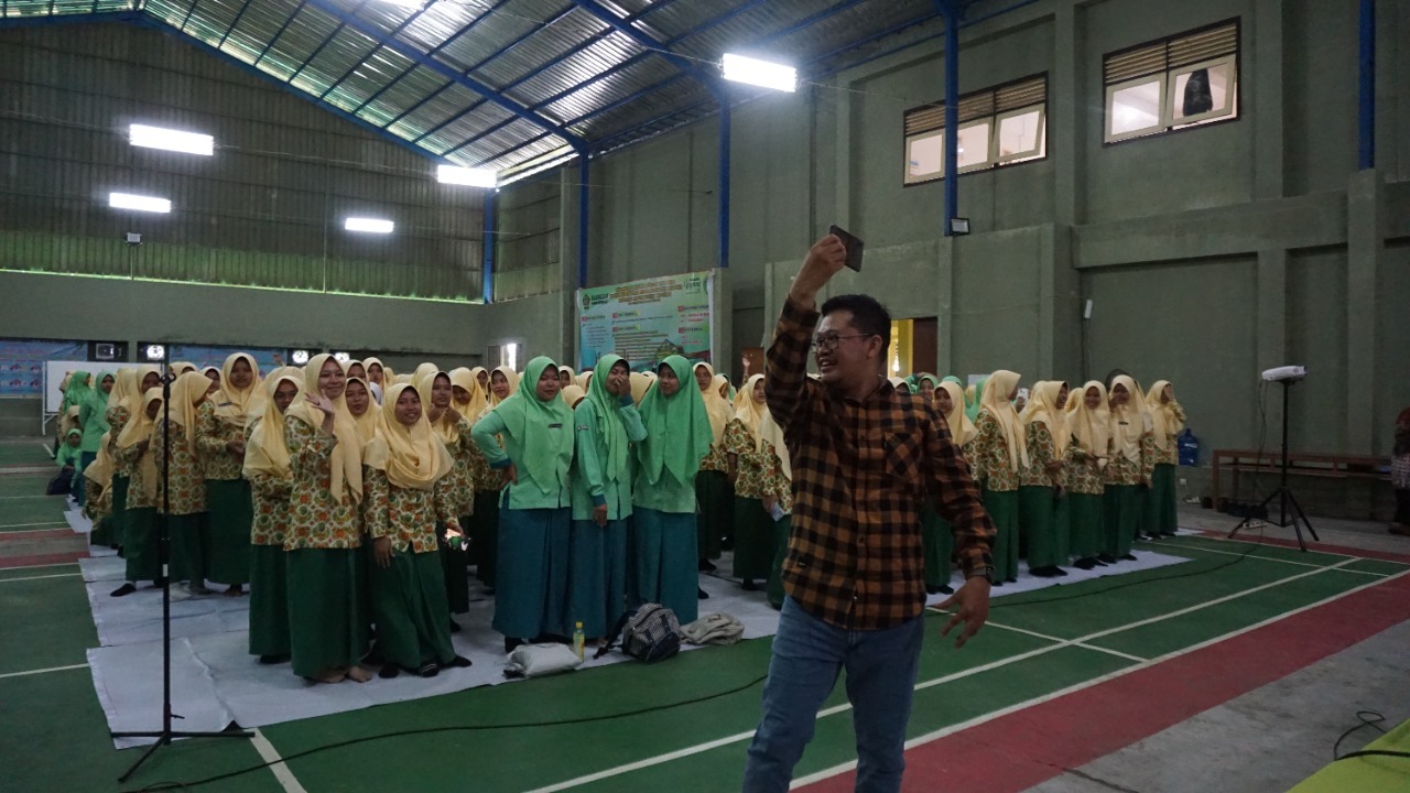 Tingkatkan Budaya Literasi, MAN 1 Kebumen Gelar Talkshow Menjadi Penulis Handal di Era Digital