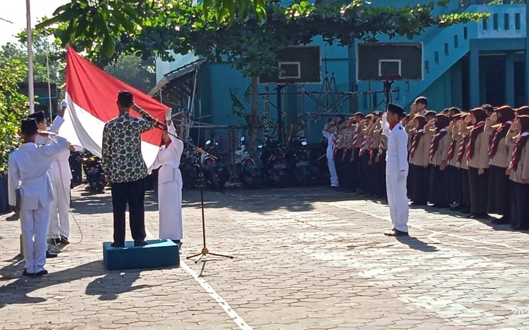 Perkuat Kebersamaan Menjadi Pesan Kepala MAN 4 Kebumen dalam Upacara Hari Sumpah Pemuda