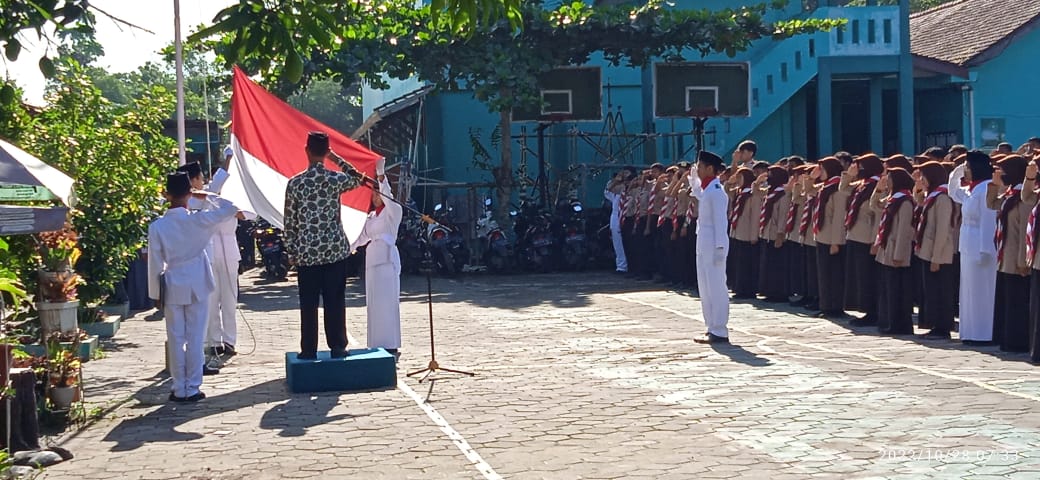 Perkuat Kebersamaan Menjadi Pesan Kepala MAN 4 Kebumen dalam Upacara Hari Sumpah Pemuda