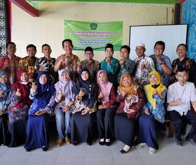 Pelatihan Bedah Buku Administrasi Guru Brebes