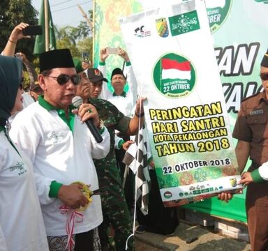 Puluhan Ribu Santri Ikut Apel Bersama dan Jalan Sehat