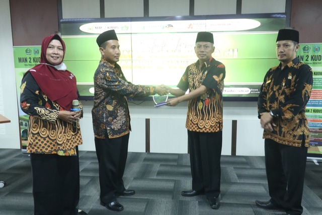 Kembangkan Madrasah, MAN 2 Rembang Studi Tiru di MAN 2 Kudus
