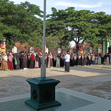 Padus MAN 2 Rembang Meriahkan Upacara Hari Santri