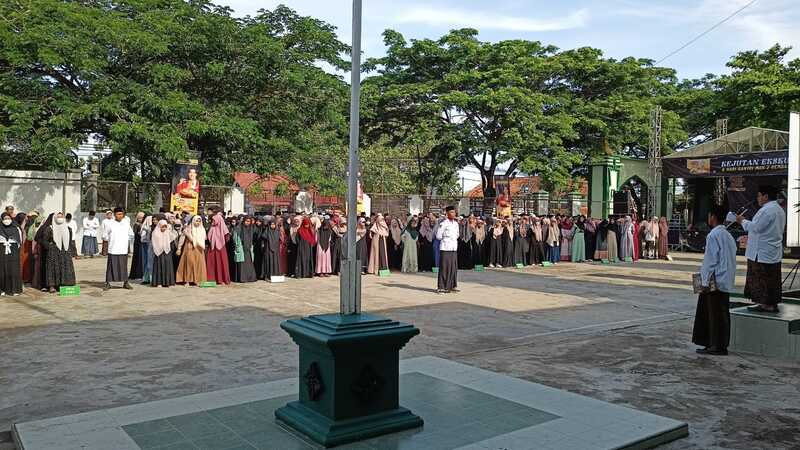 Padus MAN 2 Rembang Meriahkan Upacara Hari Santri