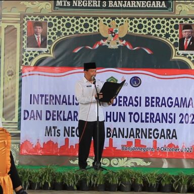 Guru dan Pegawai MTsN 3 Banjarnegara Deklarasikan Tahun Toleransi 2022