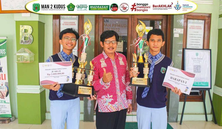 <strong>MAN 2 Kudus RaihJuaraOlimpiadeFisika UNNES 2022</strong>