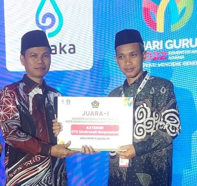Kepala MIN 1 Kendal Juara I Anugerah GTK Berprestasi 2022