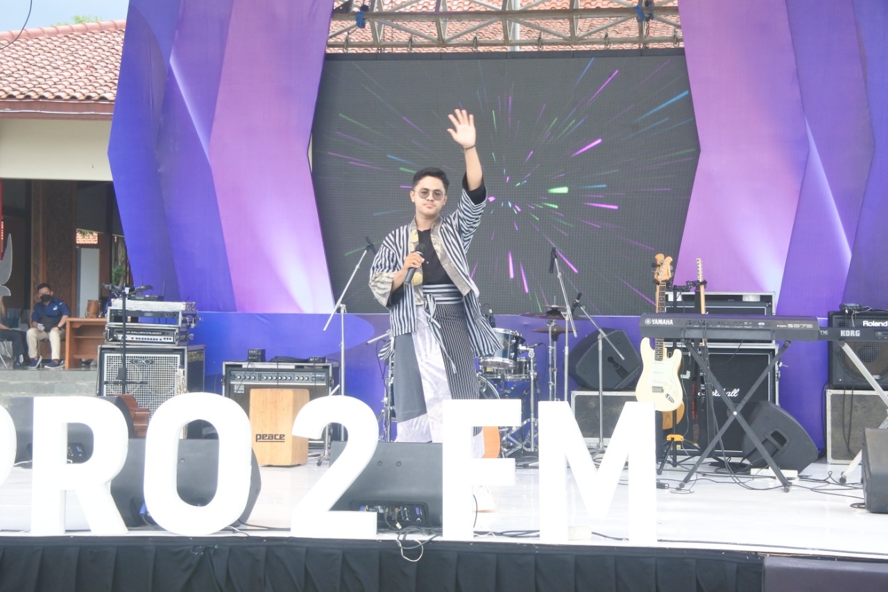 <strong>Rihan, Siswa MAN 2 Kebumen Turut Meriahkan Panggung Music Live Chat Spesial Kebumen</strong>