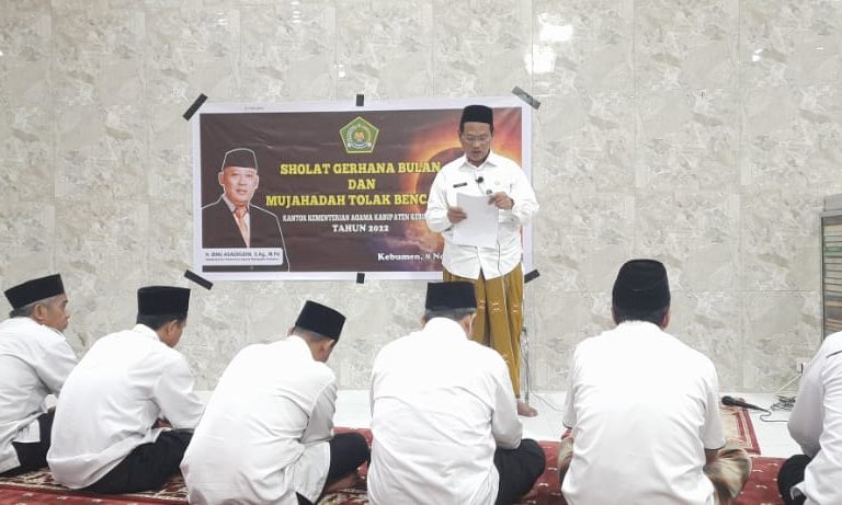 Gerhana Bulan, ASN Kemenag Kebumen Mujahadah Dan Sholat Khusuf Di Mushola Al Ikhlas