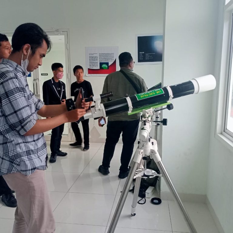 Observasi Gerhana Bulan di MAN 1 Surakarta