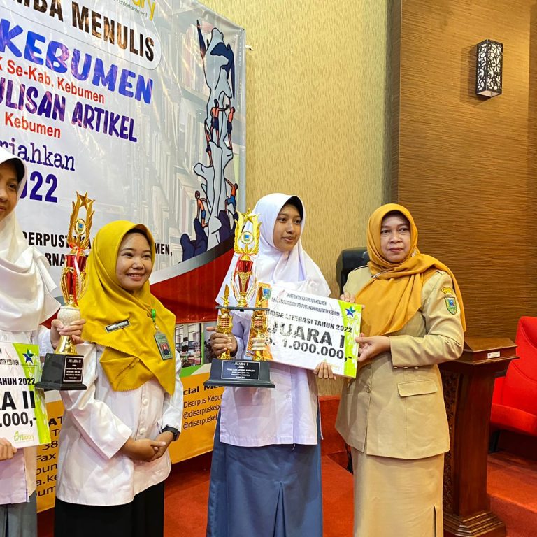 <strong>Lomba Penulisan Artikel, MAN 2 Kebumen Sabet 2 Kejuaraan</strong>