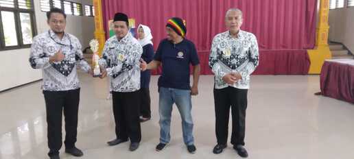 MAN 1 Rembang Raih Juara 1 Solo Vokal UT PGRI Rembang