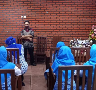 Tingkatkan Skill, Siswa Tata Boga MAN 1 Rembang Kunjungi Resto Omah Cabe Pati