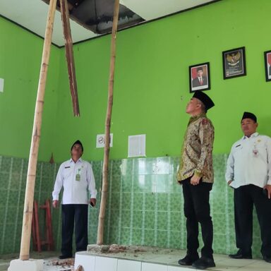 MTsN 1 Rembang Terima Kunjungan Anggota DPR RI, Arwani Thomafi