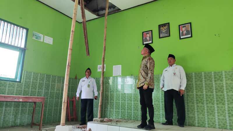 MTsN 1 Rembang Terima Kunjungan Anggota DPR RI, Arwani Thomafi