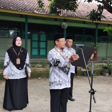 Suhadak Apresiasi Pengabdian Guru MTsN 1 Rembang