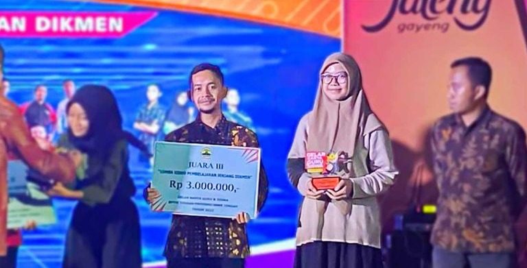<strong>Guru MAN 2 Kudus RaihJuara 3 Lomba Video Pembelajaran</strong>