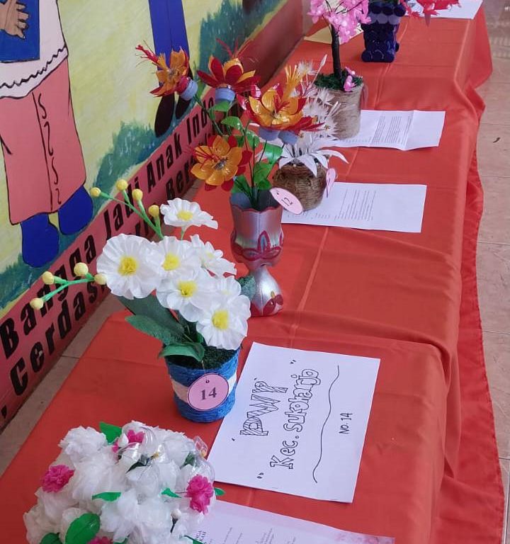 DWP Kankemenag Kab. Wonosobo Sulap Sampah Plastik Menjadi Kerajinan Cantik