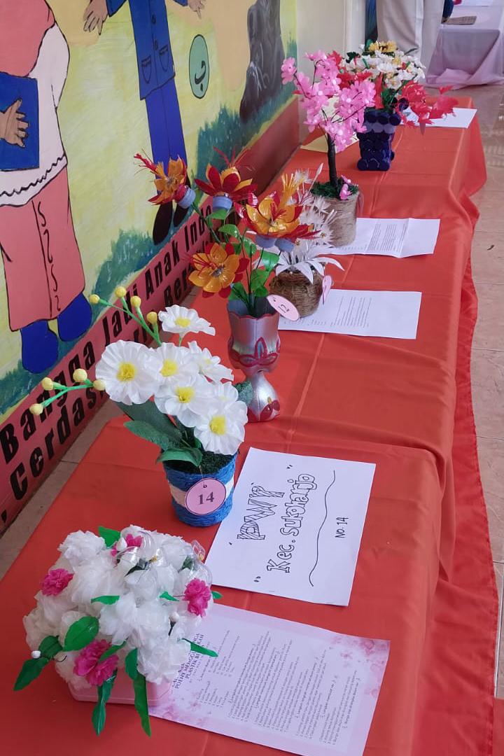 DWP Kankemenag Kab. Wonosobo Sulap Sampah Plastik Menjadi Kerajinan Cantik