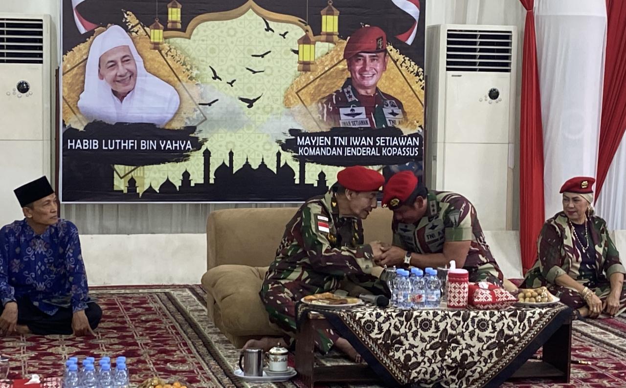 Jaga NKRI, Danjen Kopassus dan Habib Luthfi Doa Bersama