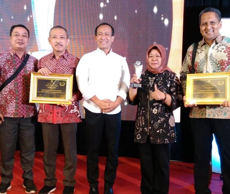 Membanggakan, Kota Pekalongan Berhasil Raih Dua Penghargaan Kategori Informatif dalam KIP 2022.