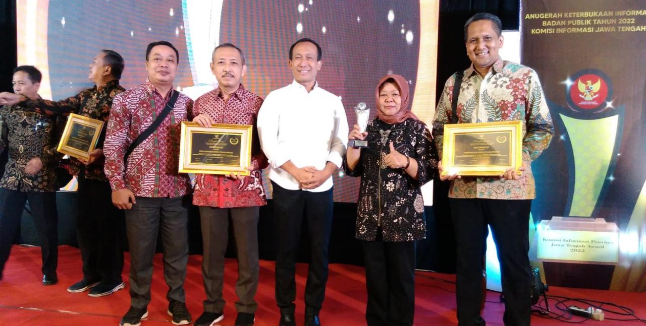 Membanggakan, Kota Pekalongan Berhasil Raih Dua Penghargaan Kategori Informatif dalam KIP 2022.