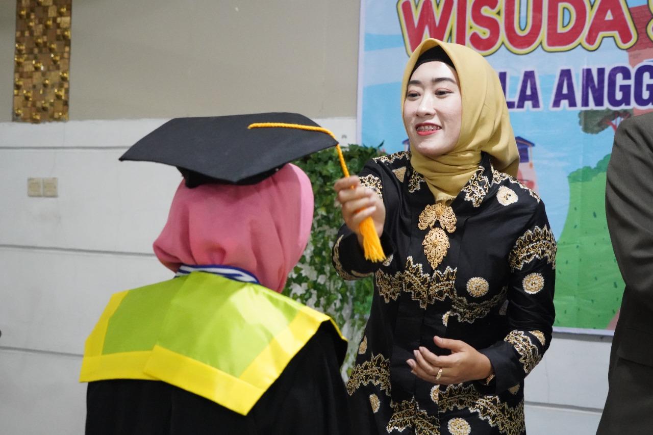 Sekolah Lansia di Kota Pekalongan Wisuda 30 Siswa, Ada yang Berusia 78 Tahun