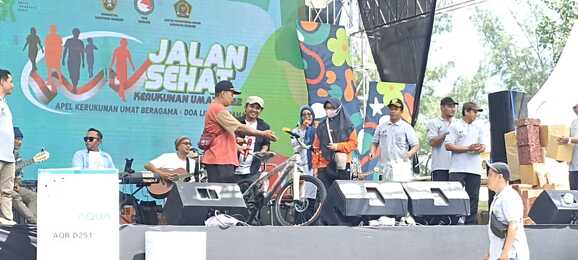 Ribuan Peserta Ikuti Jalan Sehat Kerukunan