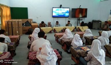 MAN 1 Rembang Gandeng UMK Gelar Pelatihan Puisi dan Podcast