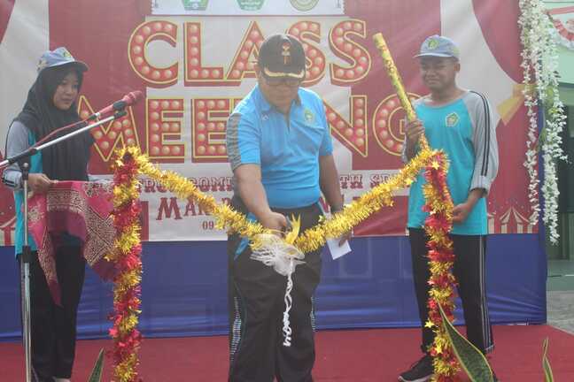 Kepala MAN 2 Rembang Buka Kegiatan Class Meeting