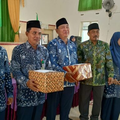 Budi Adi dan Nur Khozin, 2 Guru MAN 2 Rembang Masuki Masa Purna Tugas